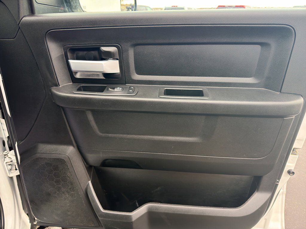 Used 2019 RAM 5500 Tradesman w/ Chrome Appearance Group image 31