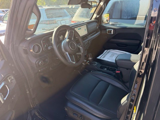 Used 2024 Jeep Wrangler Unlimited Sahara AWD/4WD image 2