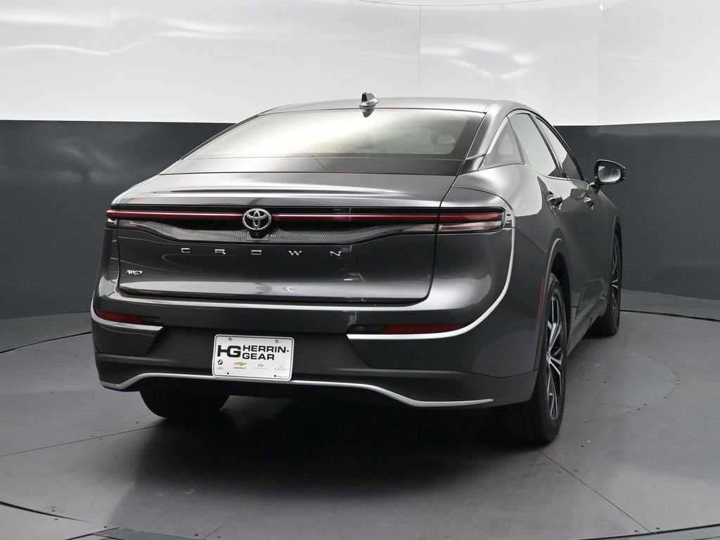 Used 2023 Toyota Crown XLE AWD/4WD image 7