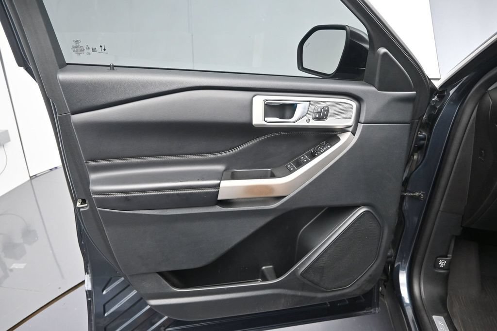 Used 2023 Ford Explorer Limited w/ Equipment Group 301A RWD image 19
