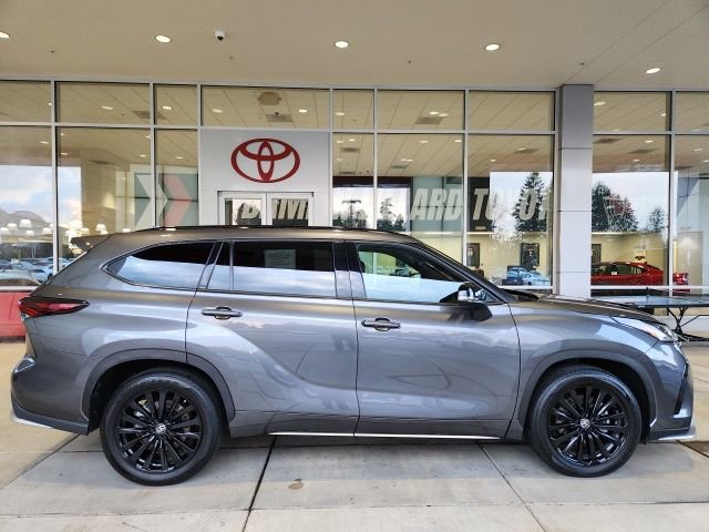Used 2025 Toyota Highlander XSE image 4
