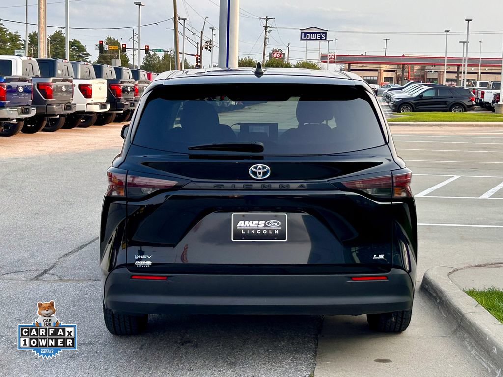 Used 2025 Toyota Sienna LE FWD image 5
