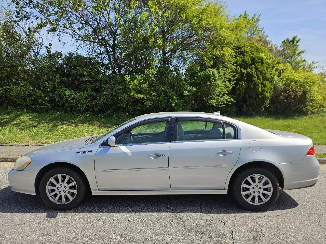 Used 2011 Buick Lucerne CXL w/ Driver Confidence Package FWD image 2