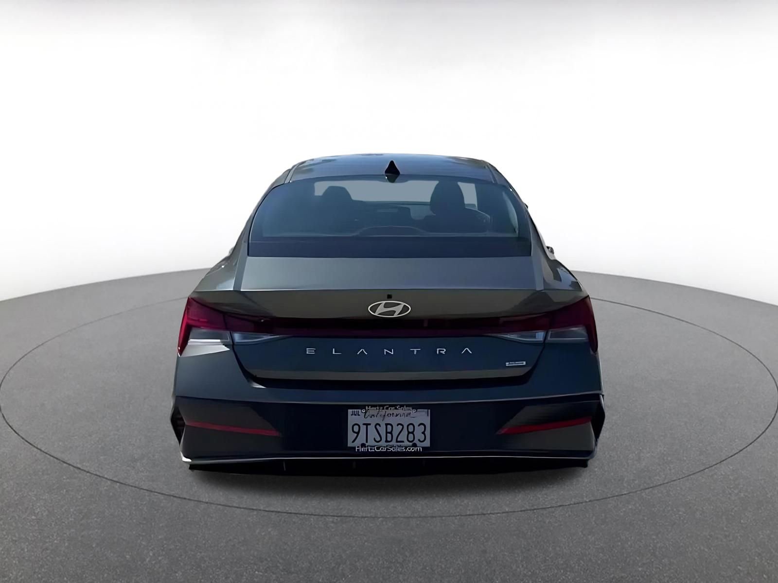 Used 2025 Hyundai Elantra Limited image 12