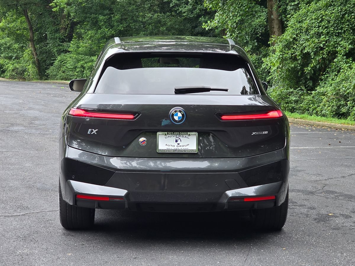 Used 2024 BMW iX xDrive50 w/ Sport Package AWD/4WD image 4