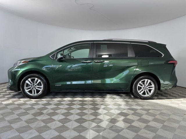 Used 2021 Toyota Sienna Limited image 4