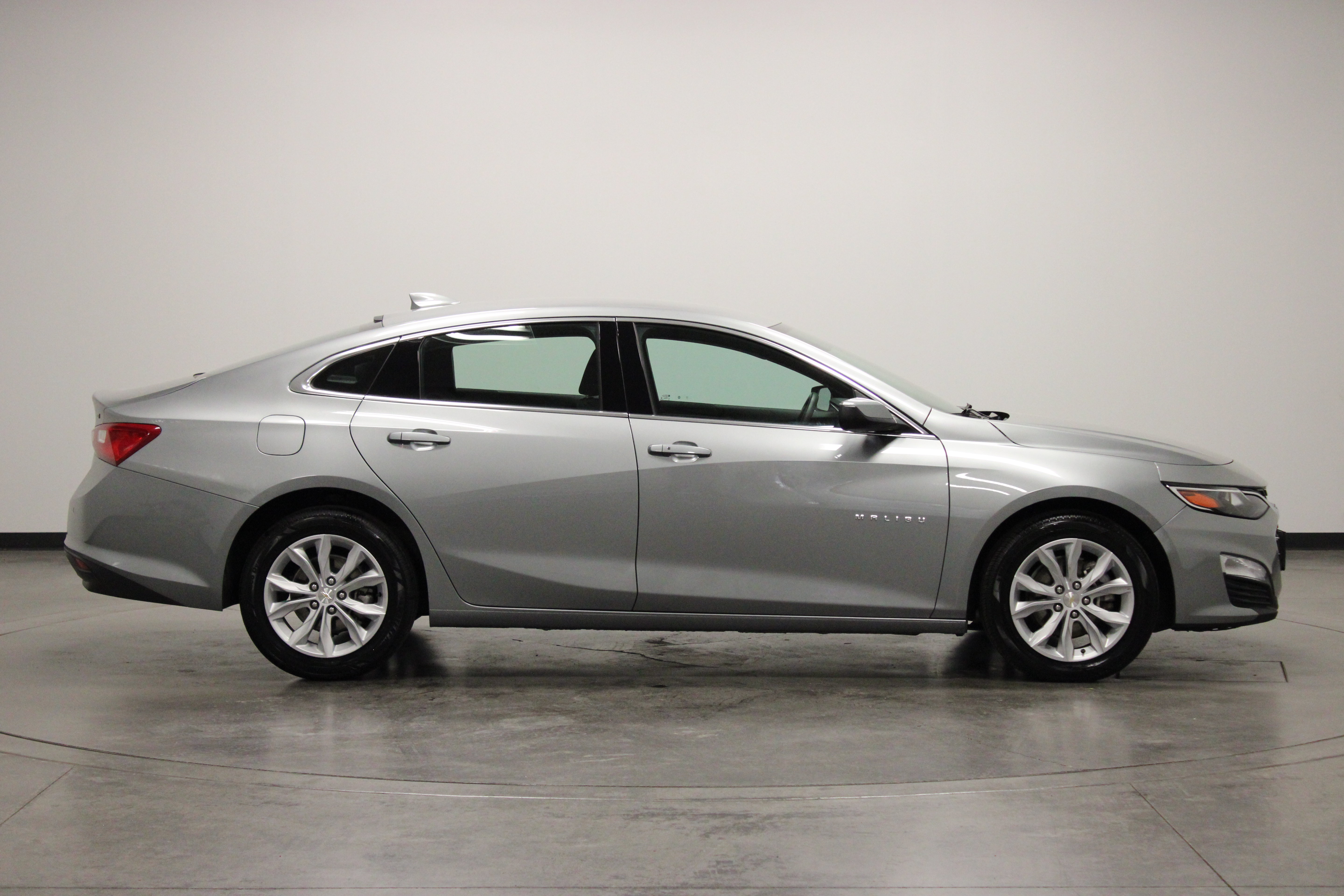 Used 2025 Chevrolet Malibu LT FWD image 8