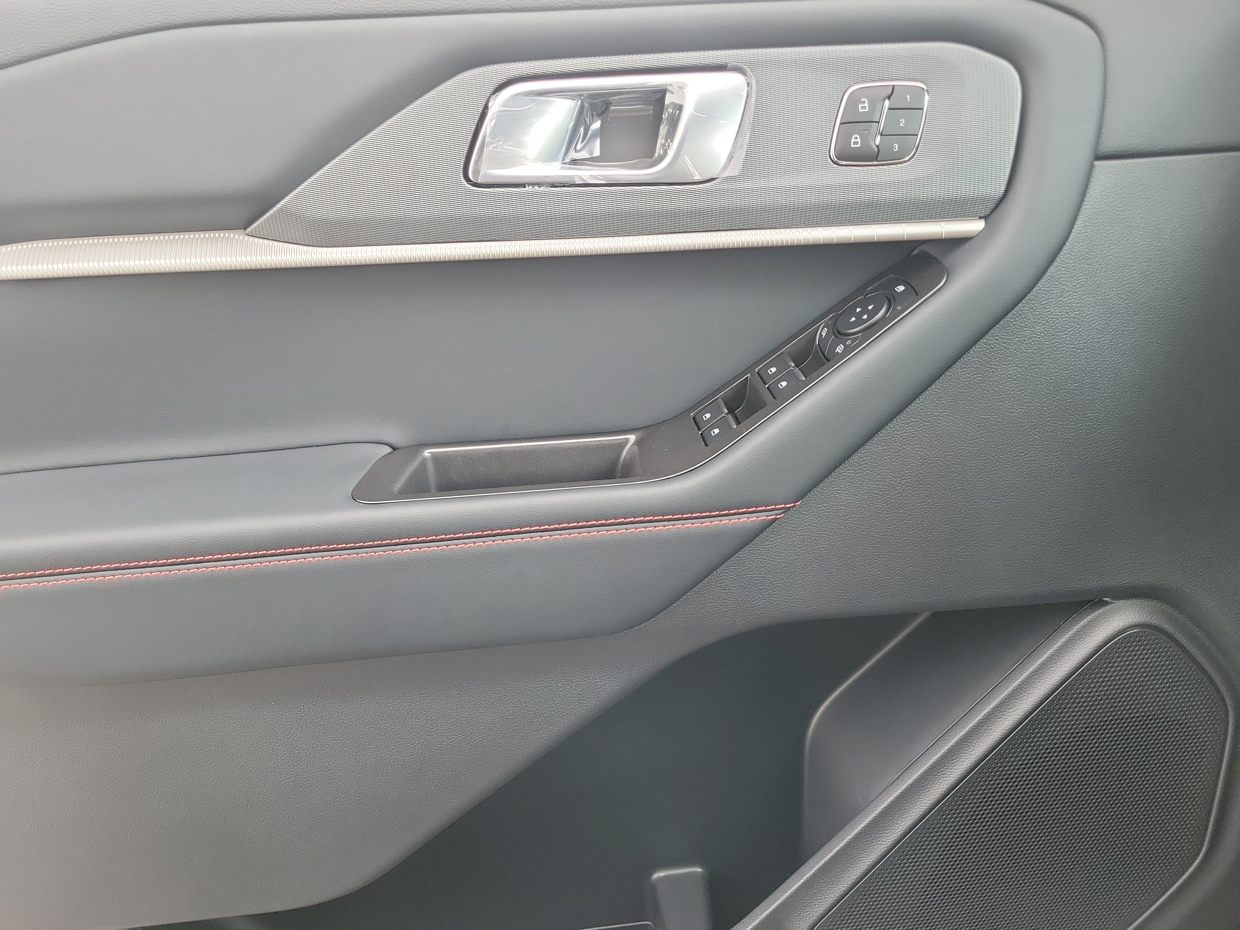 New 2027 Ford Explorer ST-Line w/ Premium Package RWD image 33
