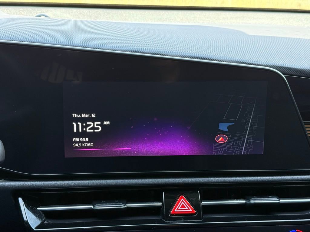 Used 2023 Kia Niro EX image 32