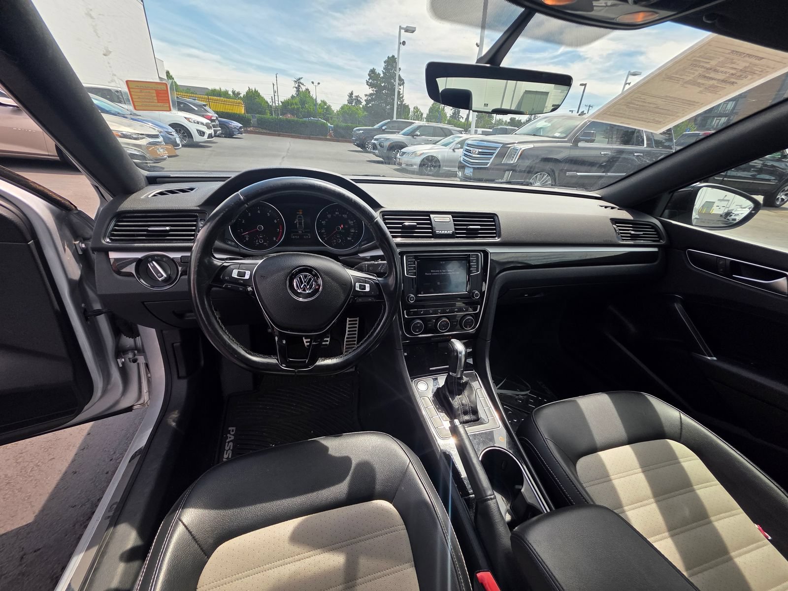 Used 2018 Volkswagen Passat 3.6 FWD image 12