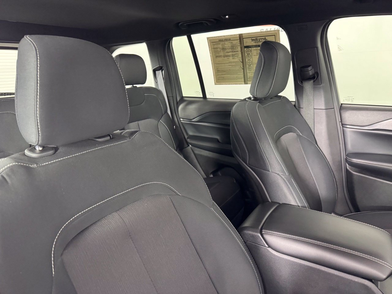 Used 2024 Jeep Grand Cherokee Laredo X w/ Luxury Tech Group I AWD/4WD image 35