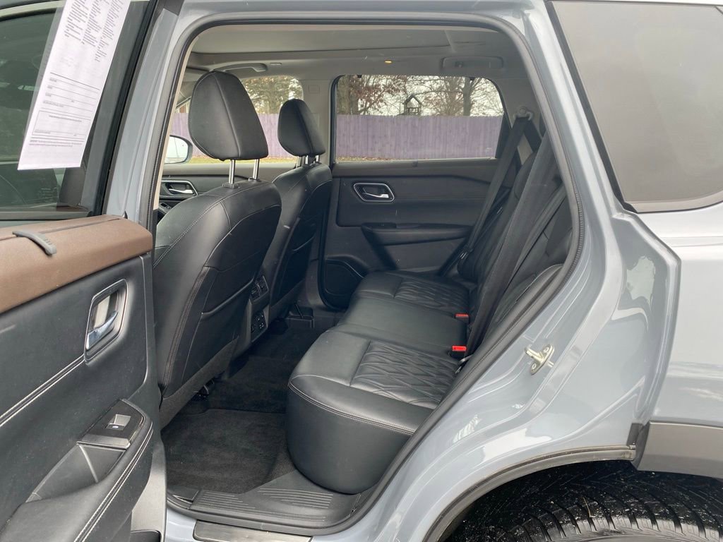 Used 2023 Nissan Rogue Platinum w/ Platinum Premium Package image 18