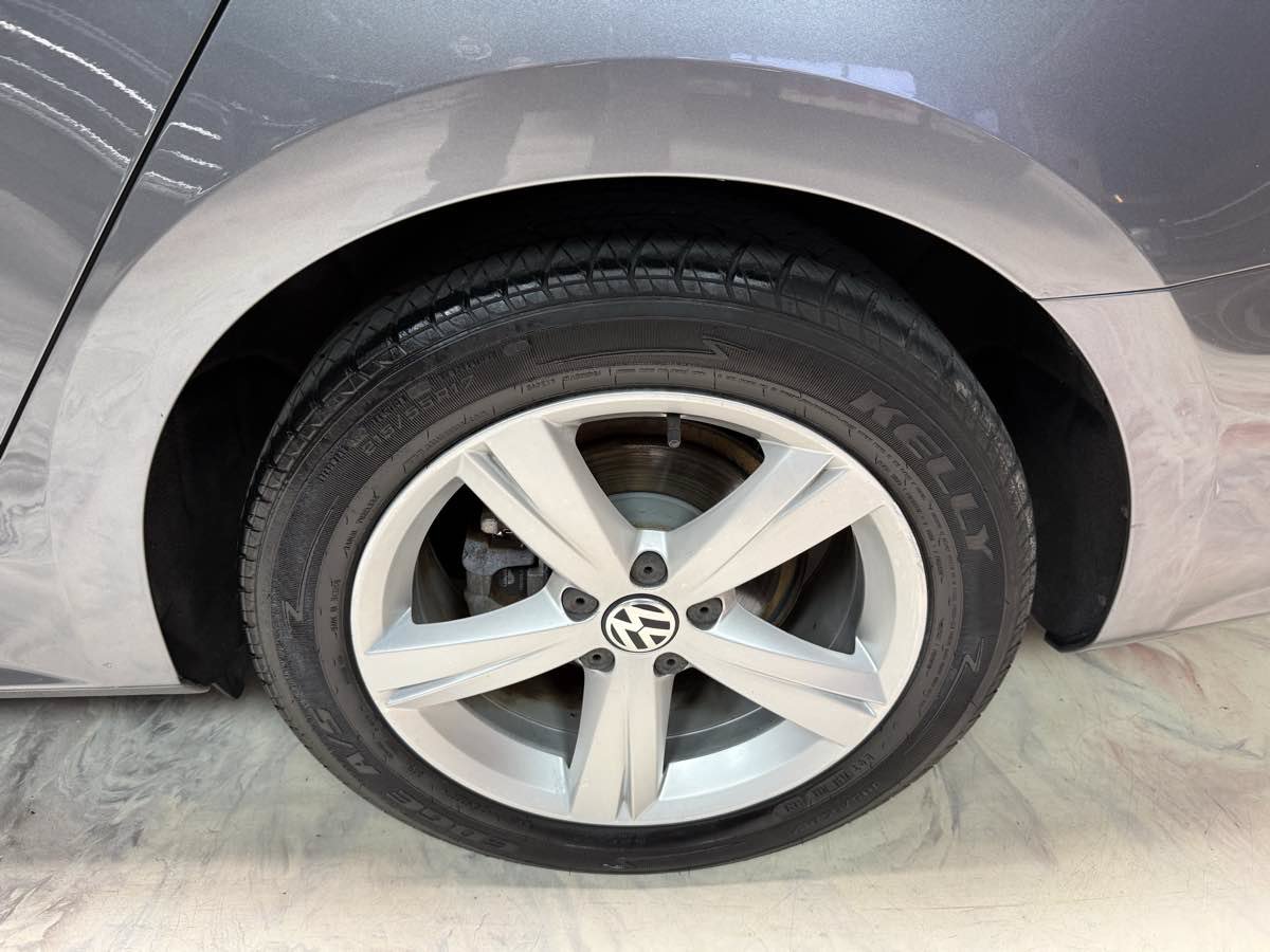 Used 2013 Volkswagen Passat 2.5 SE FWD image 35