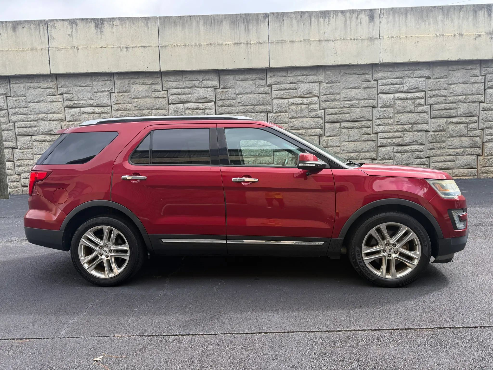 Used 2017 Ford Explorer Limited FWD image 5