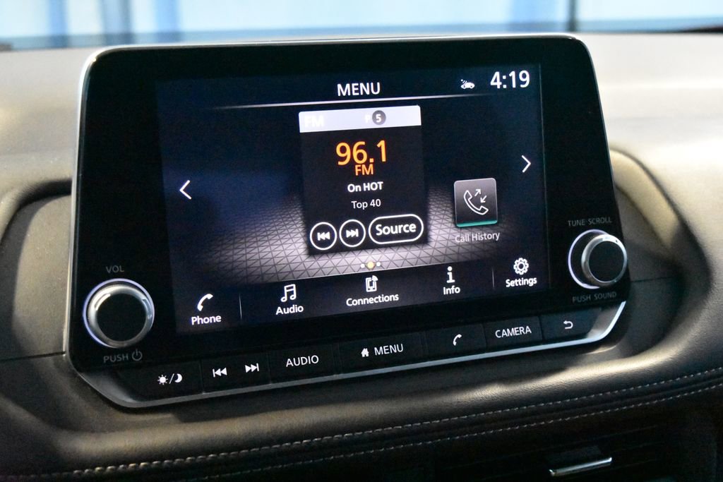 Used 2025 Nissan Rogue SV image 10