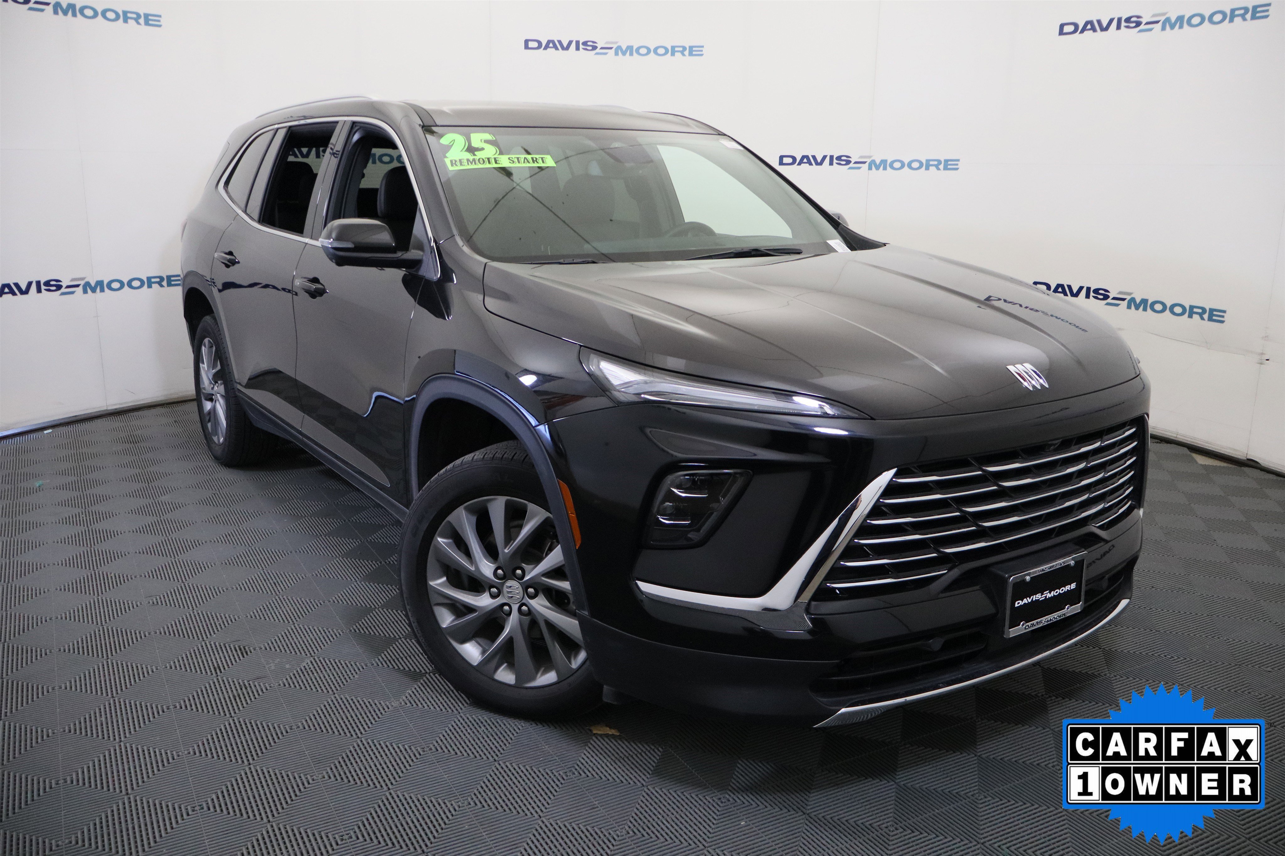 Used 2025 Buick Enclave Preferred FWD image 2