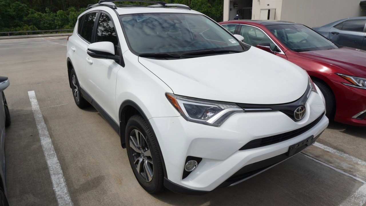 Used 2017 Toyota RAV4 XLE FWD image 3