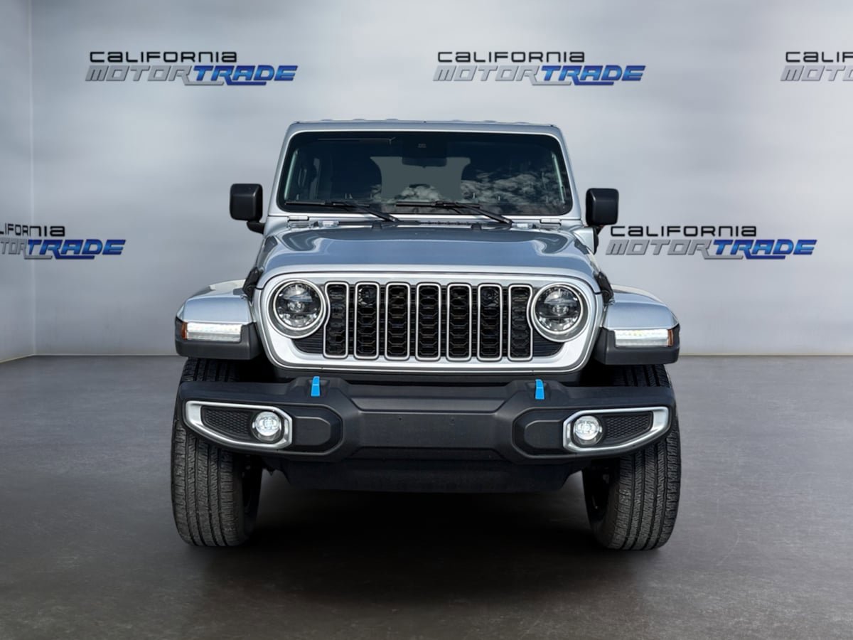 Used 2024 Jeep Wrangler Unlimited Sahara AWD/4WD image 2