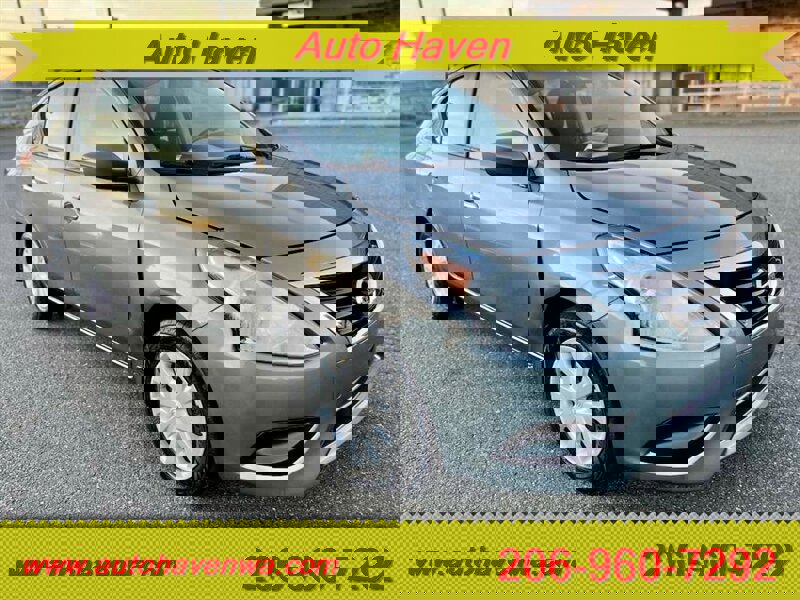 Used 2019 Nissan Versa SV image 3