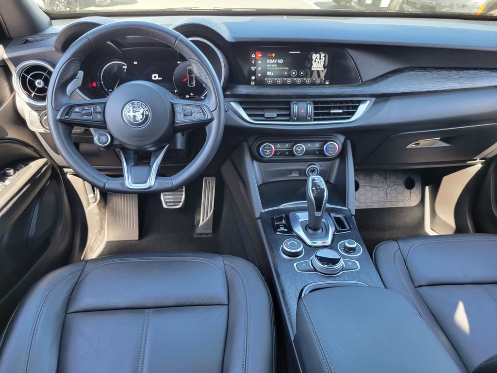 Used 2024 Alfa Romeo Stelvio Sprint image 4