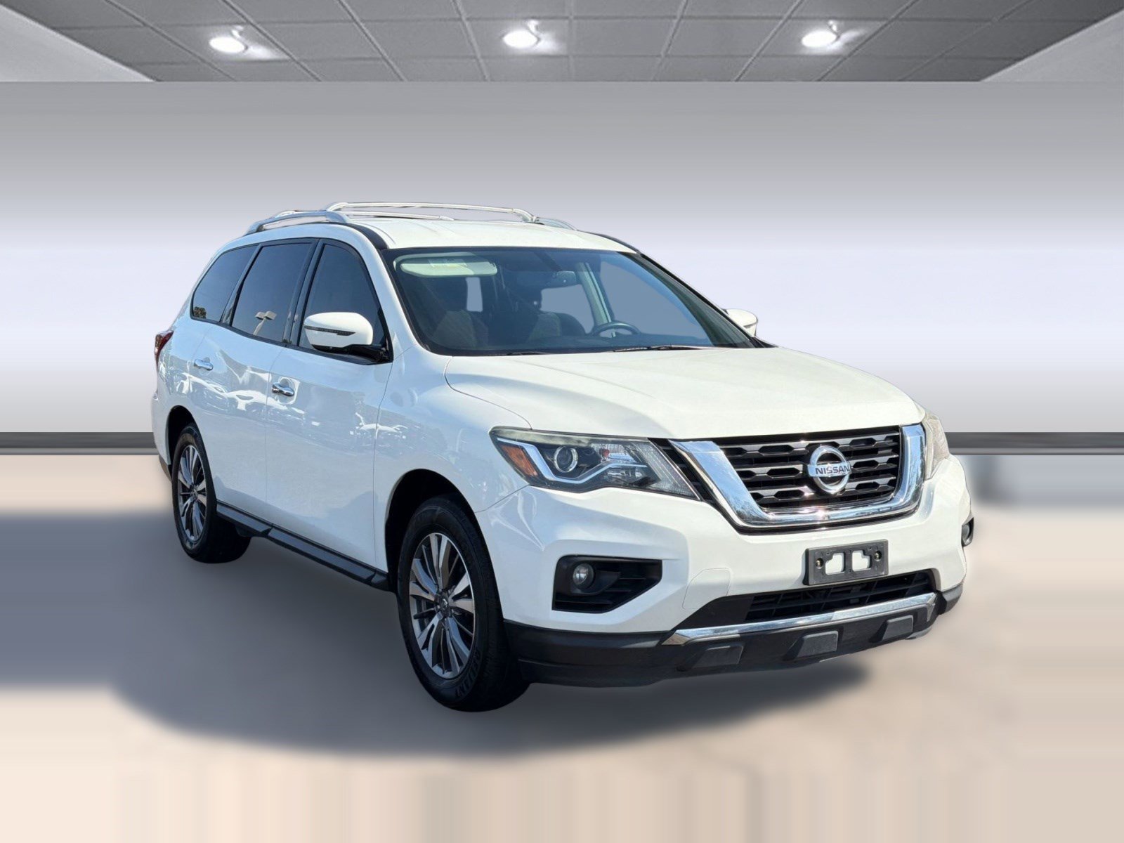 Used 2018 Nissan Pathfinder SV image 7