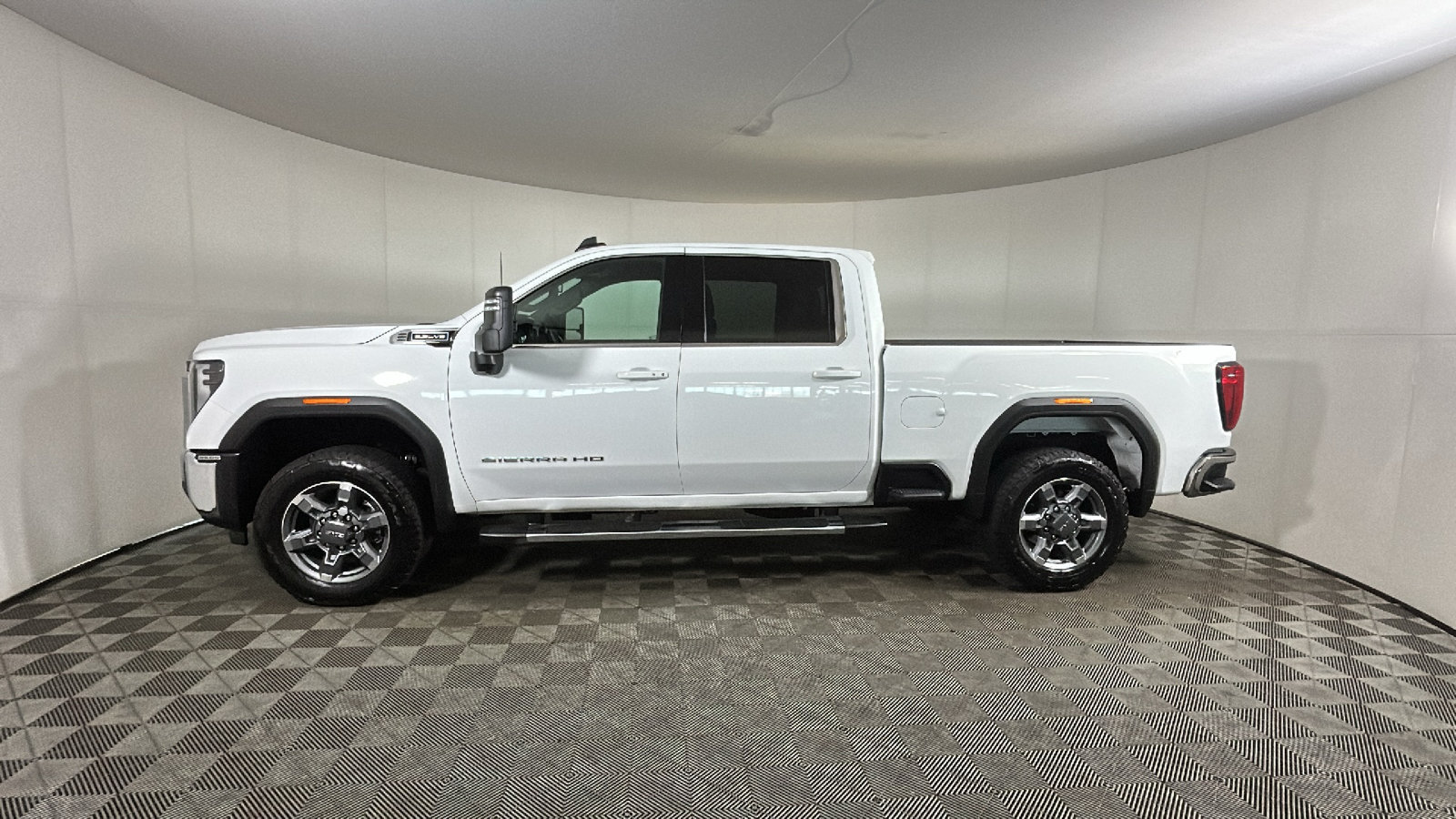 New 2026 GMC Sierra 2500 SLE w/ SLE Value Package; AWD/4WD image 6