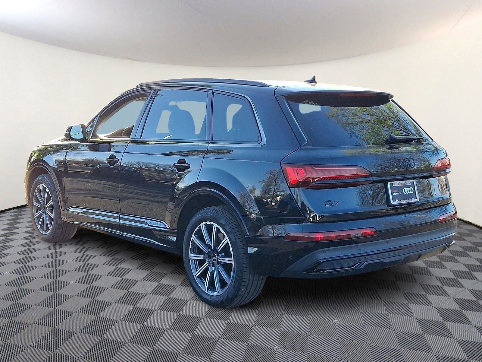 Used 2023 Audi Q7 Premium Plus w/ Premium Plus Package image 4