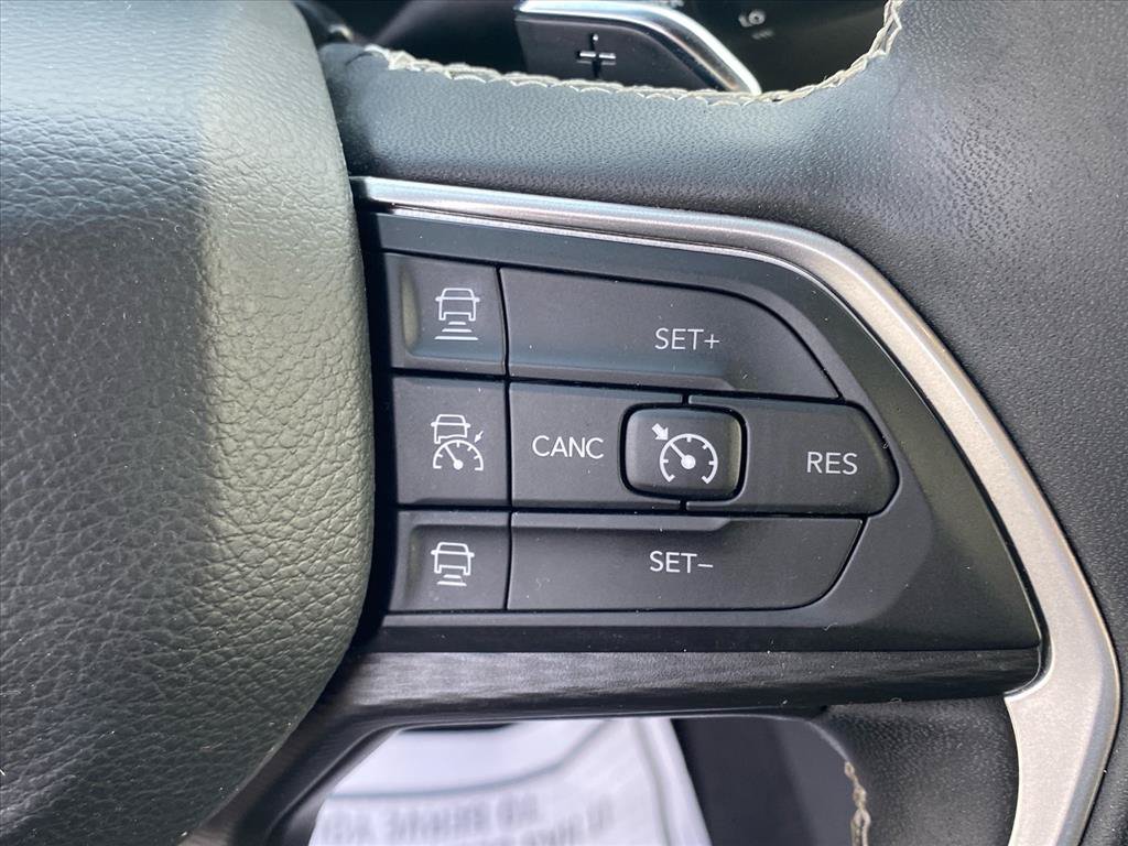 Used 2023 Jeep Grand Cherokee L Laredo AWD/4WD image 16