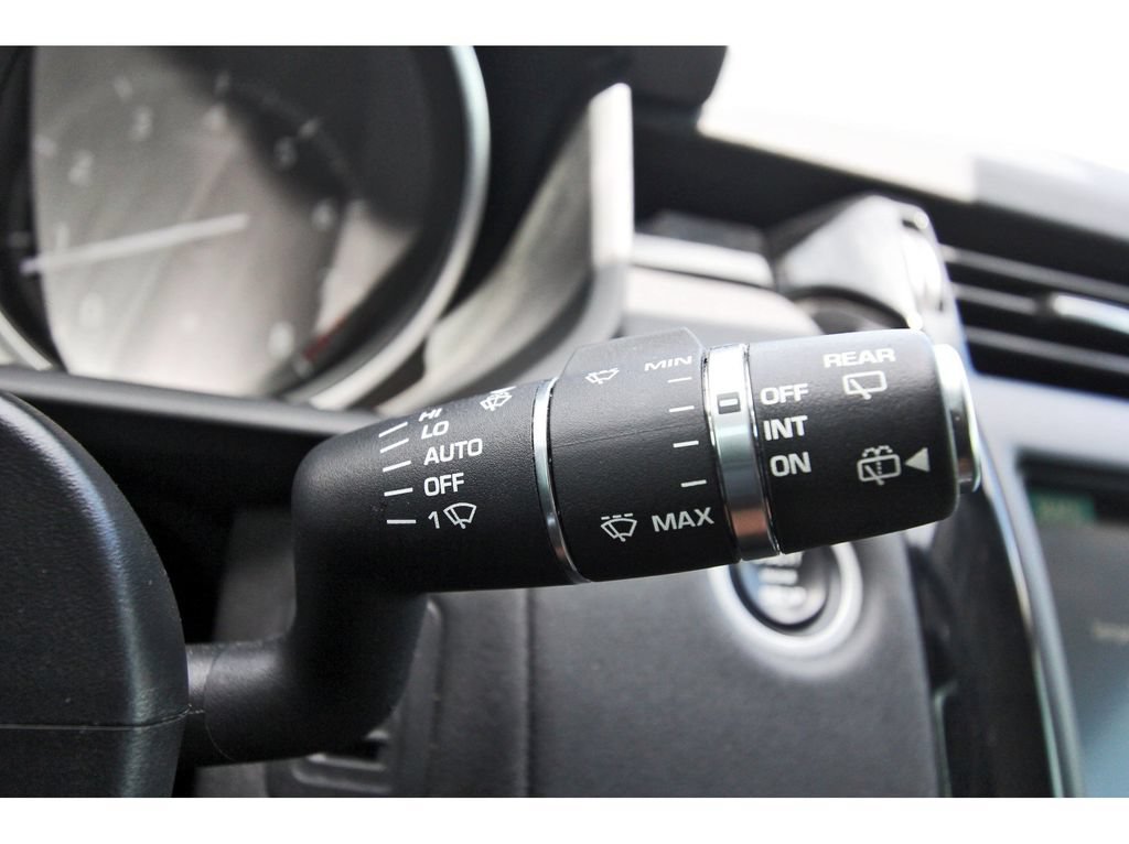 Used 2020 Land Rover Discovery SE AWD/4WD image 17