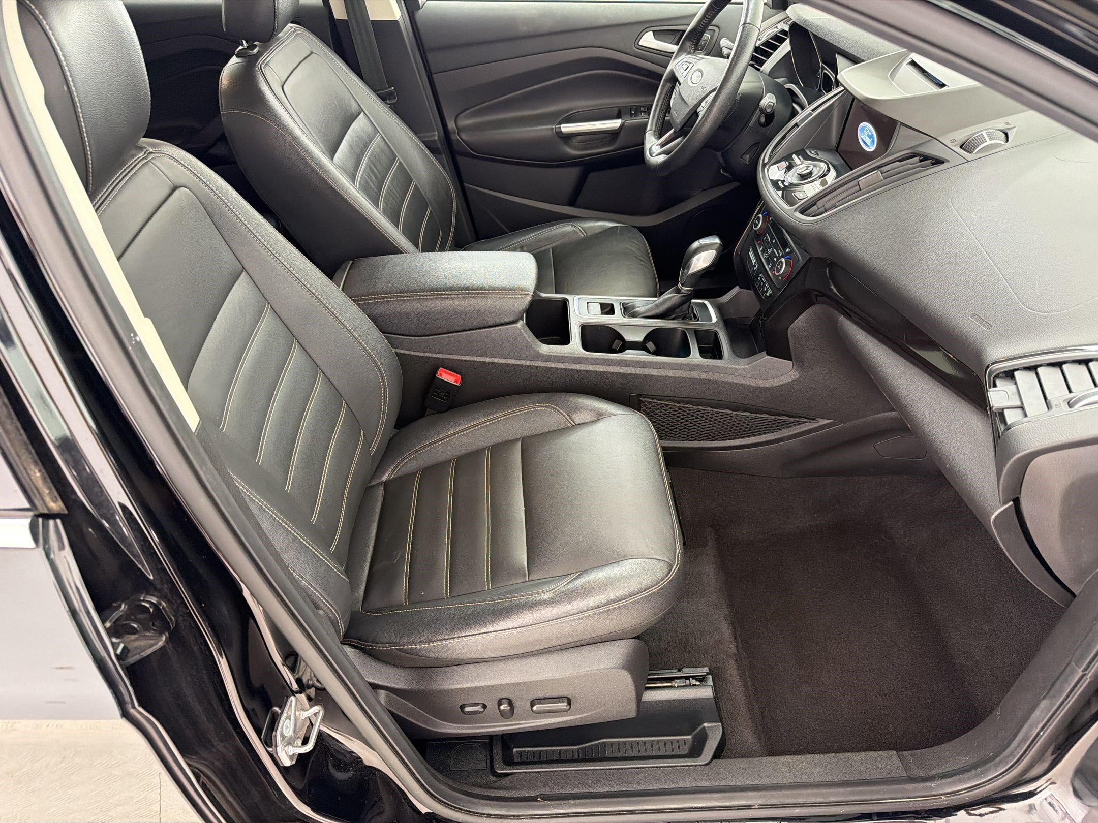 Used 2018 Ford Escape Titanium w/ Ford Safe & Smart Package FWD image 25