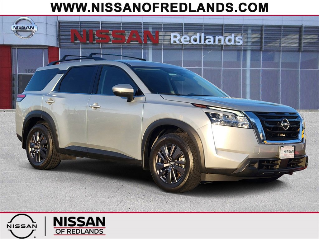 Used 2022 Nissan Pathfinder SV image 1