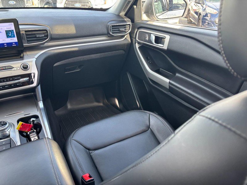 Used 2022 Ford Explorer XLT w/ Equipment Group 202A image 18