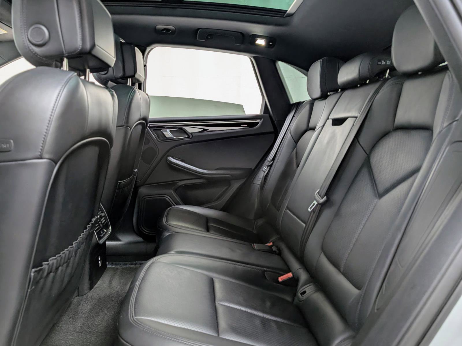 Used 2023 Porsche Macan image 18