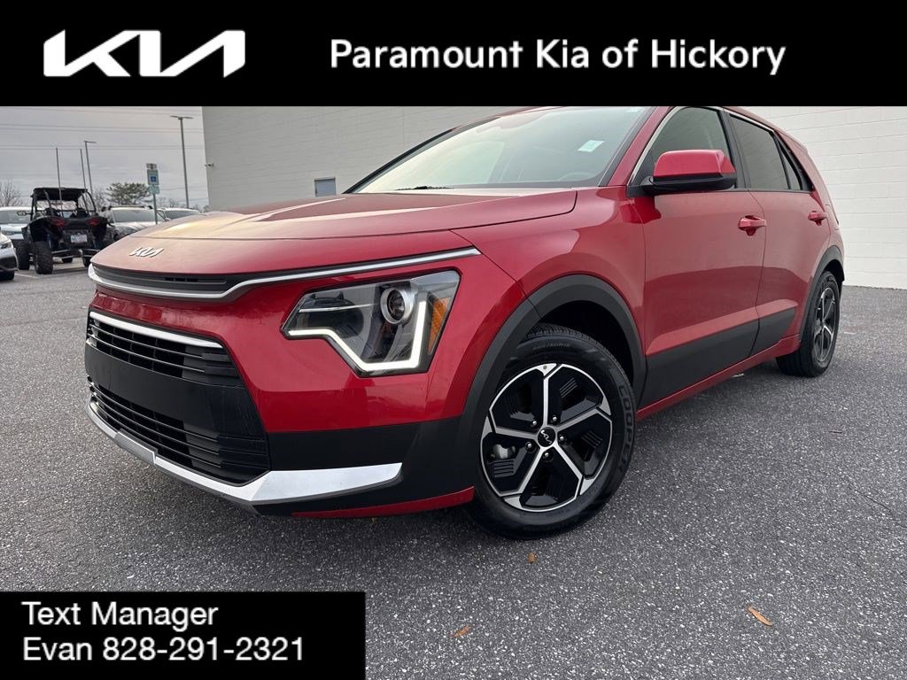 Used 2023 Kia Niro LX image 3