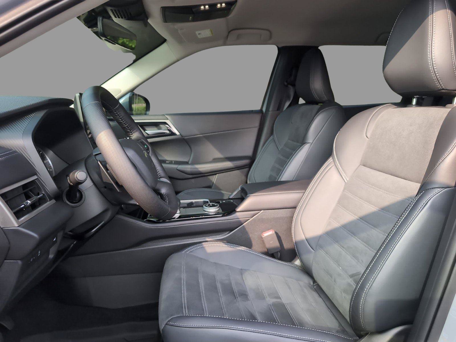 Used 2026 Mitsubishi Outlander SE AWD/4WD image 15