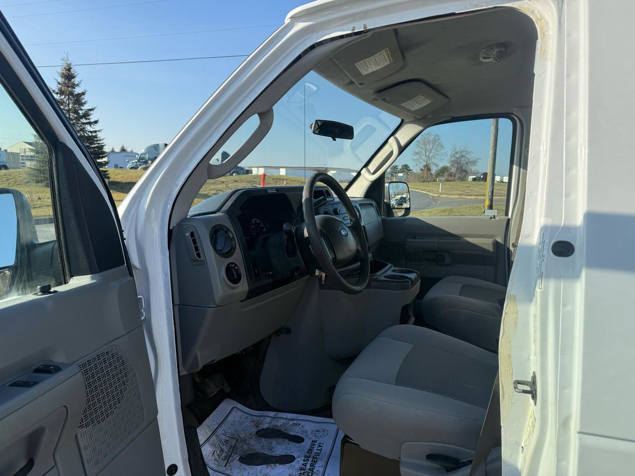 Used 2014 Ford E-250 and Econoline 250 E-250 Commercial w/ Power Group image 7