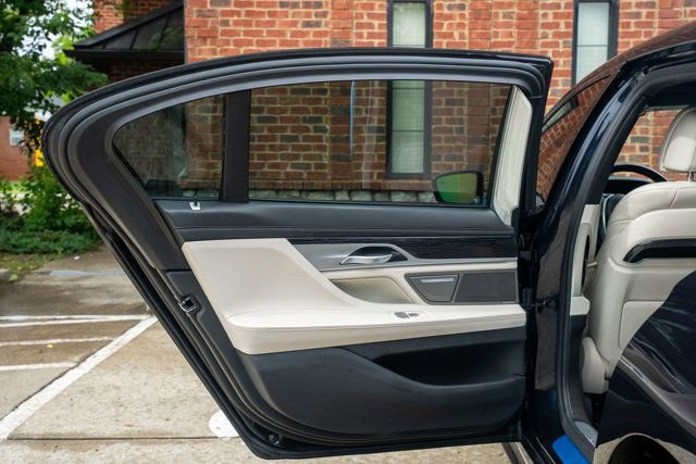 Used 2019 BMW 740i w/ Executive Package RWD image 4
