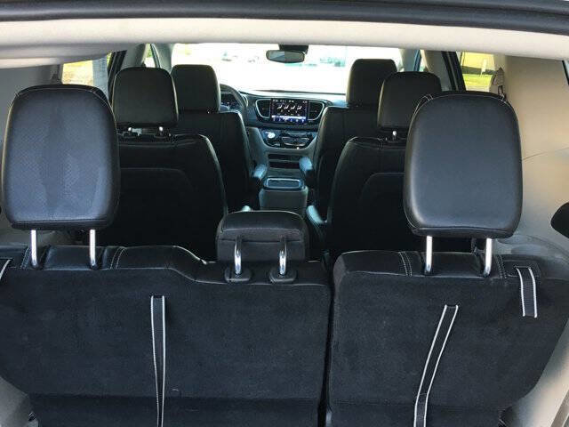 Used 2024 Chrysler Pacifica Touring-L image 30