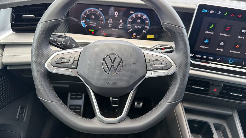 New 2026 Volkswagen Tiguan SE R-Line FWD image 11