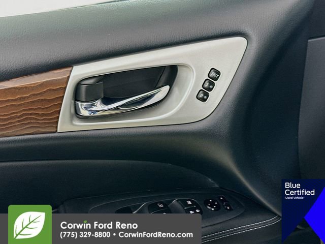 Used 2020 Nissan Pathfinder Platinum image 22