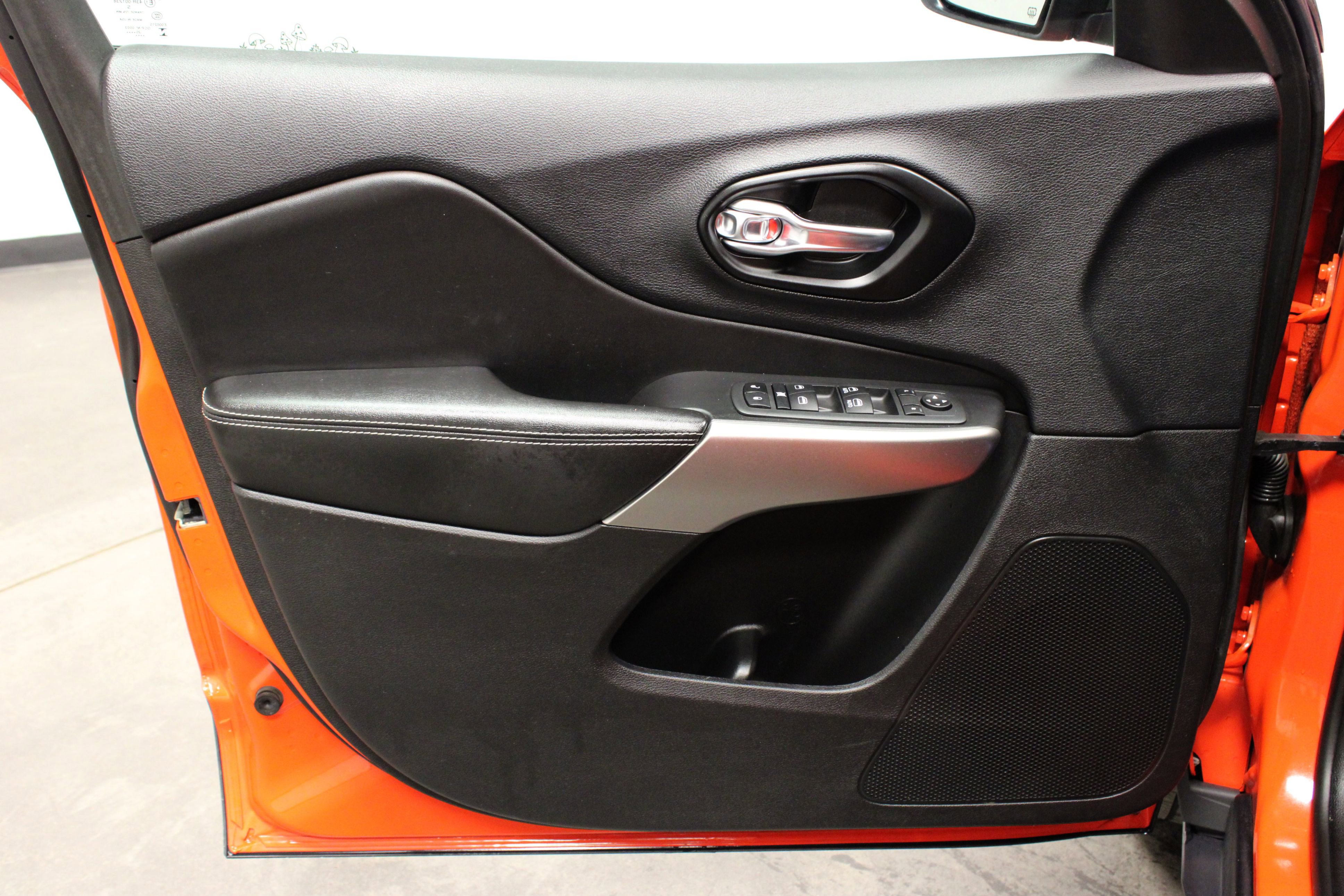 Used 2021 Jeep Cherokee Latitude Lux 80th Anniv w/ Quick Order Package 26U 80TH image 12