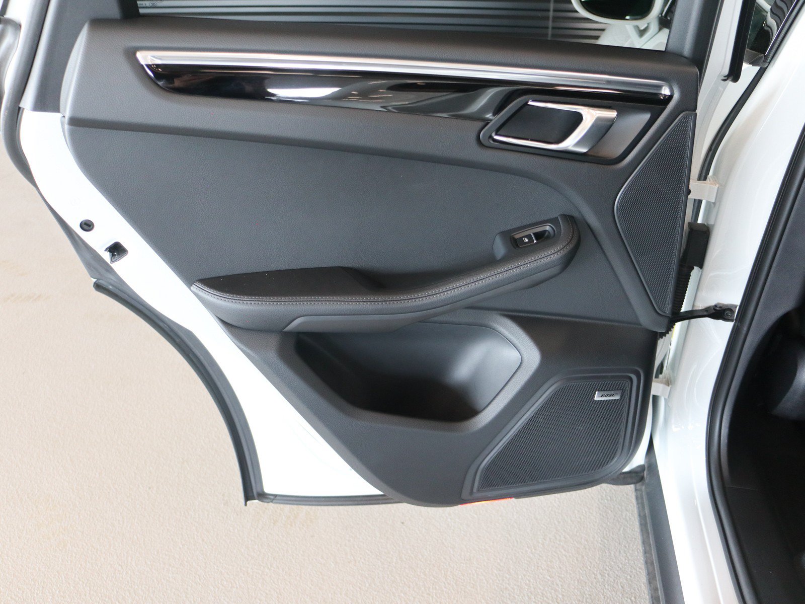 Used 2026 Porsche Macan AWD/4WD image 25