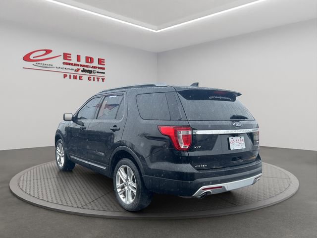 Used 2017 Ford Explorer XLT w/ XLT Technology Feature Bundle image 4