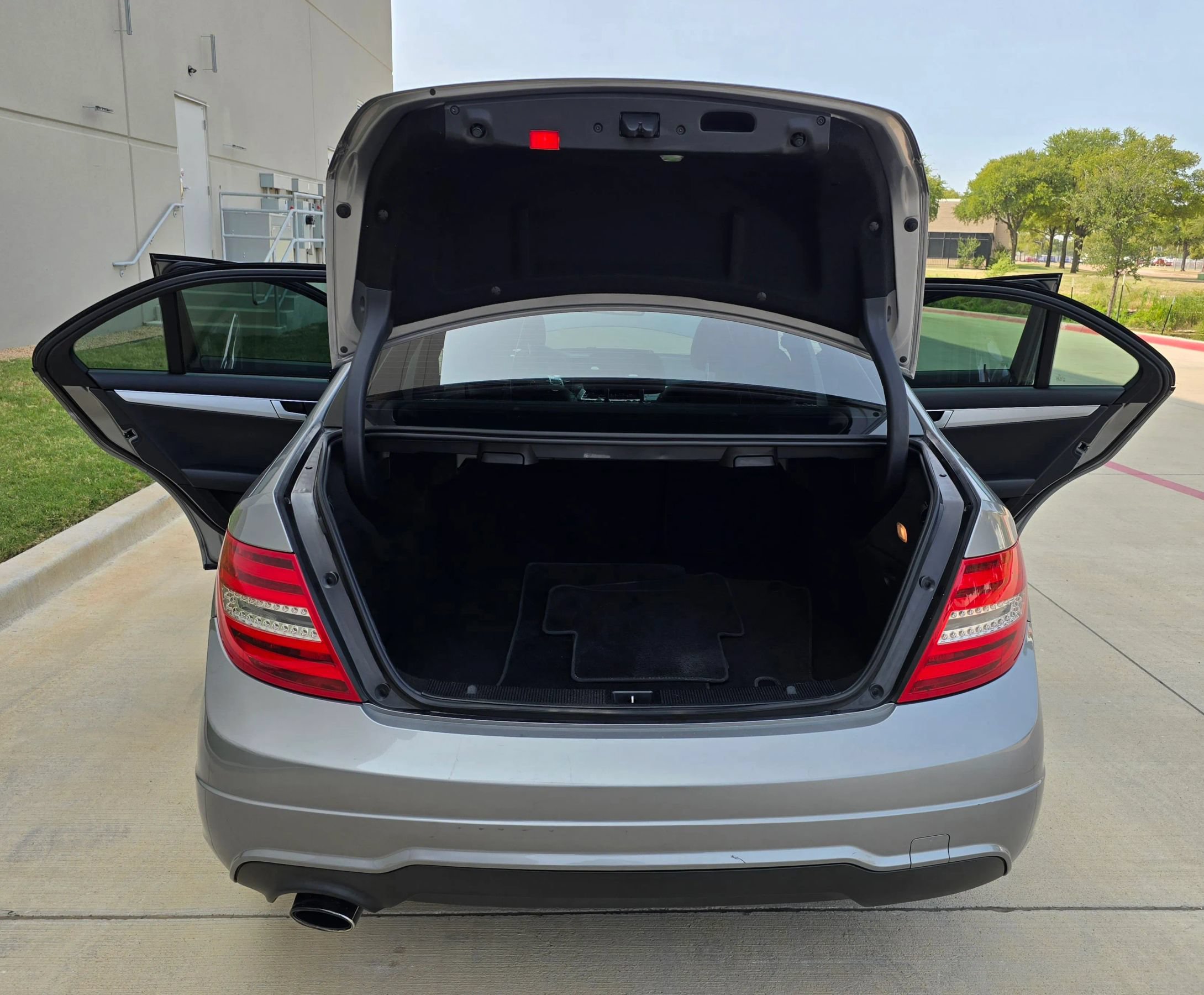 Used 2013 Mercedes-Benz C 250 Sedan image 11