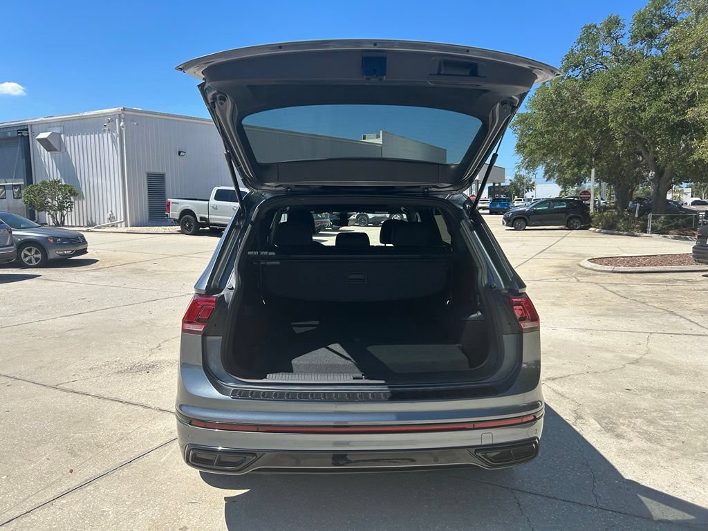 Certified 2023 Volkswagen Tiguan SE R-Line FWD image 33