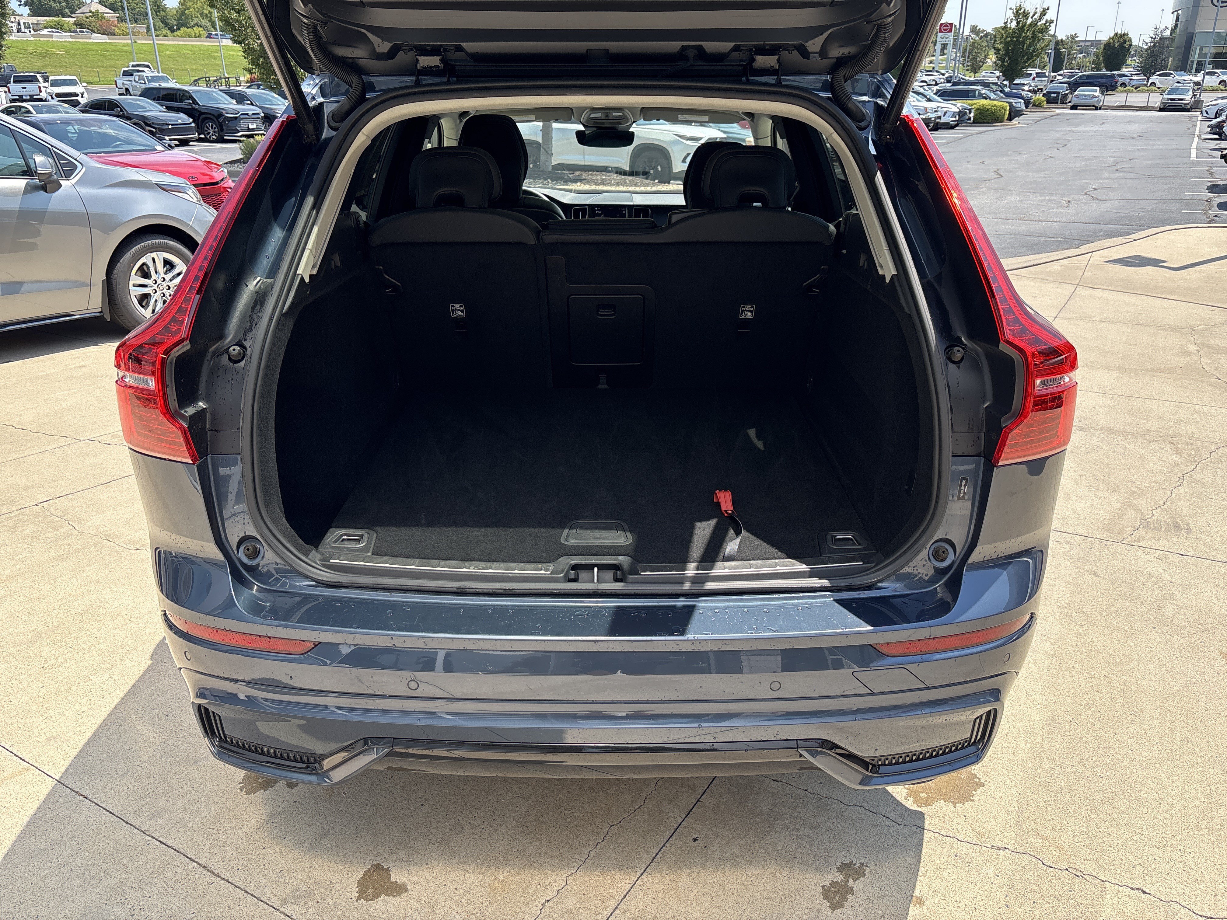 Used 2024 Volvo XC60 B5 Plus AWD/4WD image 31