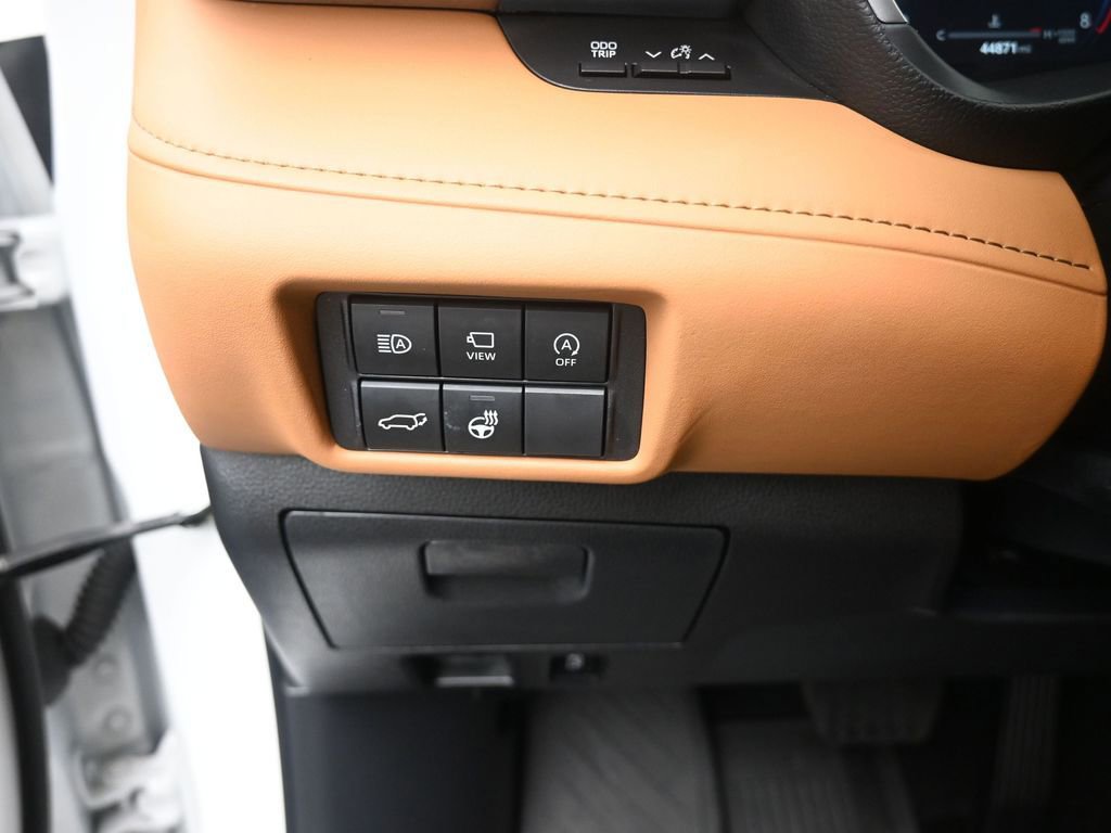 Used 2024 Toyota Highlander Platinum FWD image 16