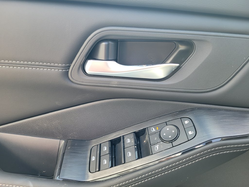 New 2026 Nissan Rogue Dark Armor AWD/4WD image 15