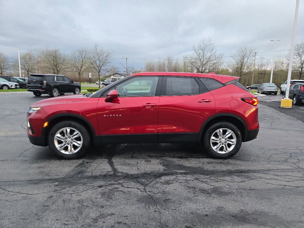 Used 2019 Chevrolet Blazer LT AWD/4WD image 2