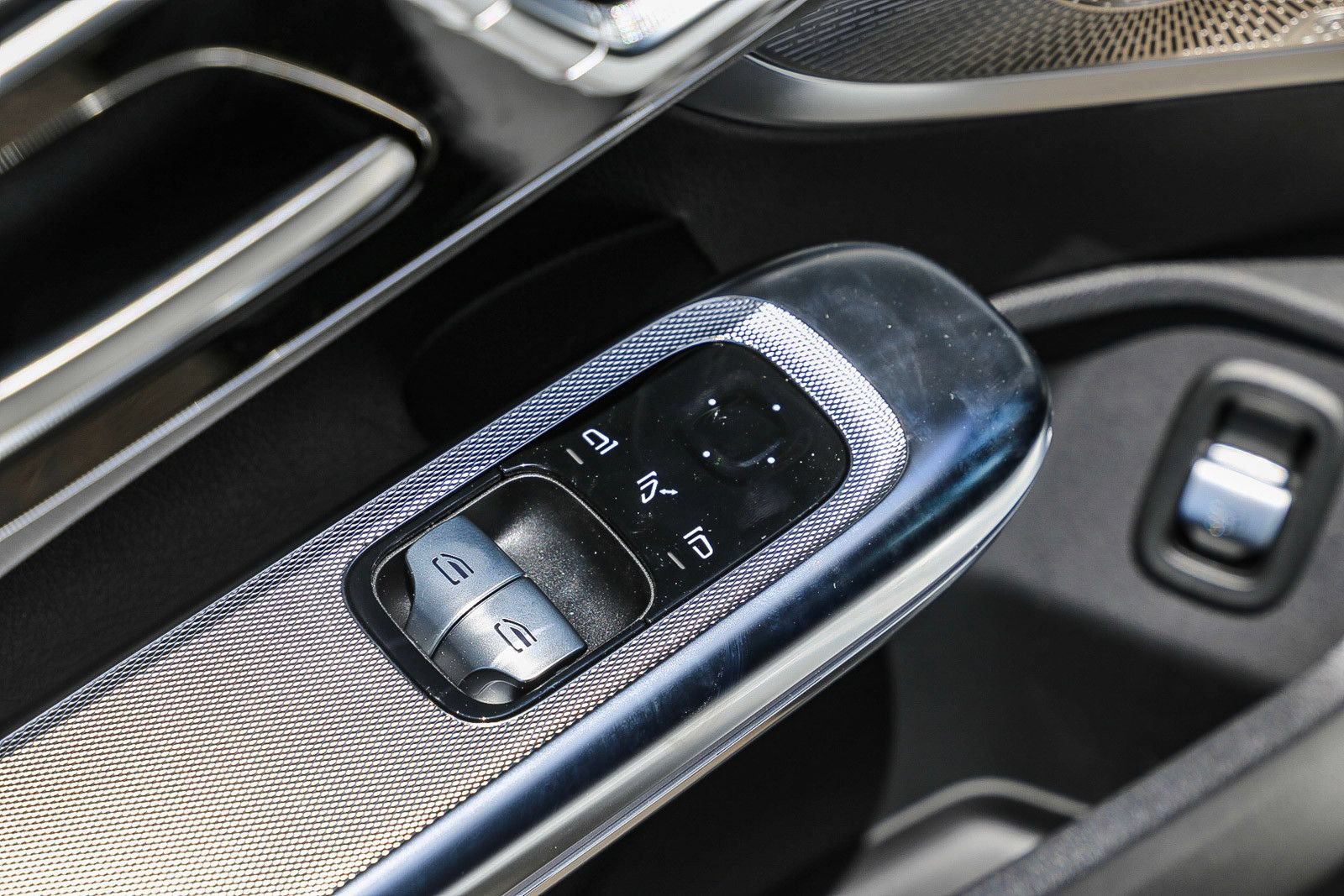 Used 2024 Mercedes-Benz CLE 300 4MATIC Coupe image 23